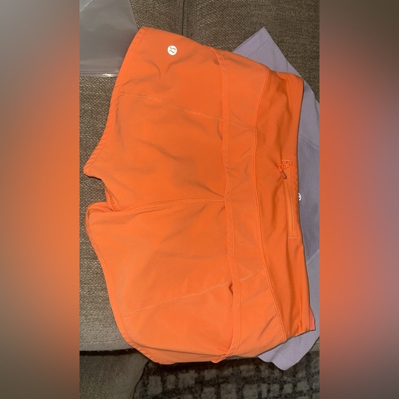 Lululemon shorts size 6 length 2.5 - Picture 1 of 1